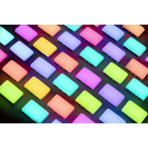 Godox C5R je izuzetno kvalitetno džepno RGB svetlo koje se napaja pomoću integrisane litijum jonske baterije